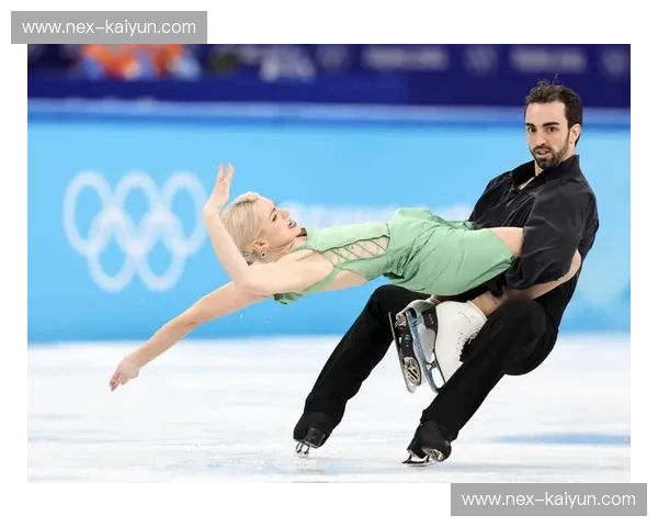 花样滑冰资讯：冰上的艺术与热血瞬间